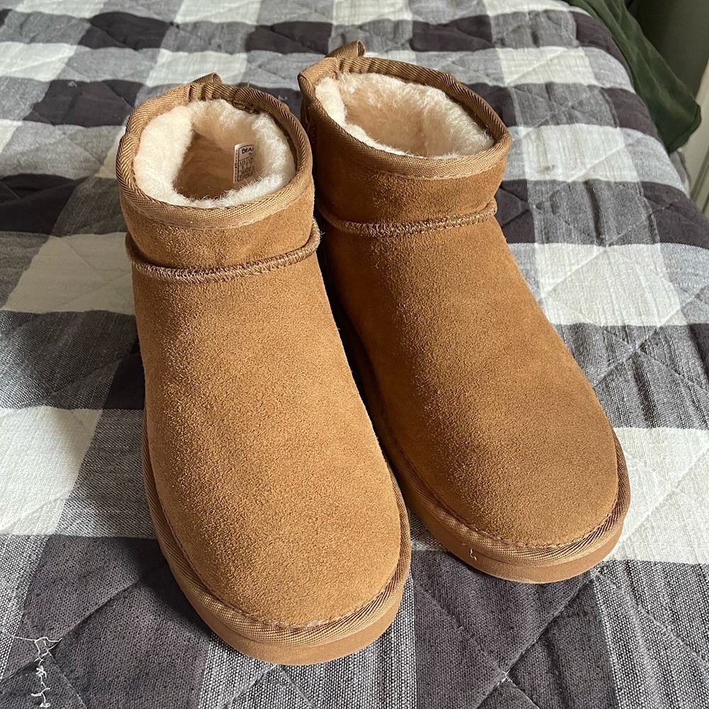 NWOT Bearpaw mini ankle boots